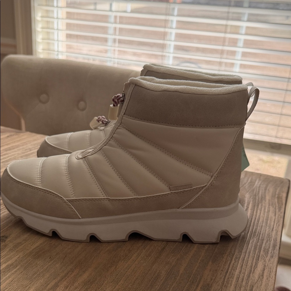 Magellan Outdoors Women's Cream and Tan Winter Boots
